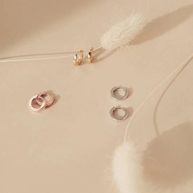 Caitlyn Minimalist Dainty Editor Huggie Hoop Earrings