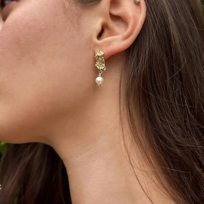 18K Gold Minimalist Pearl Drop Earrings