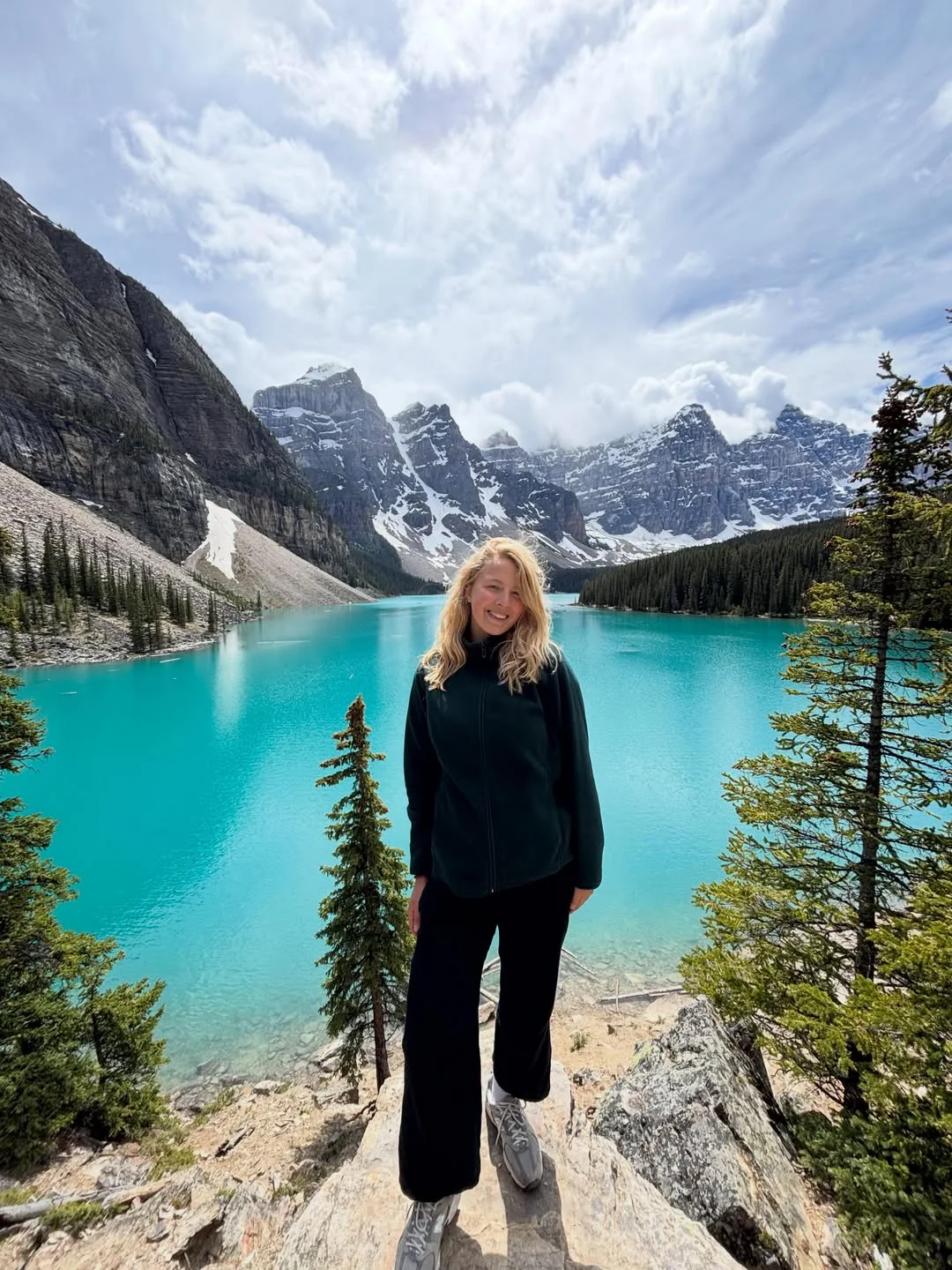 fall travel outfits for women 2026 Cozy Fleece Layers For Crisp Mountain Mornings