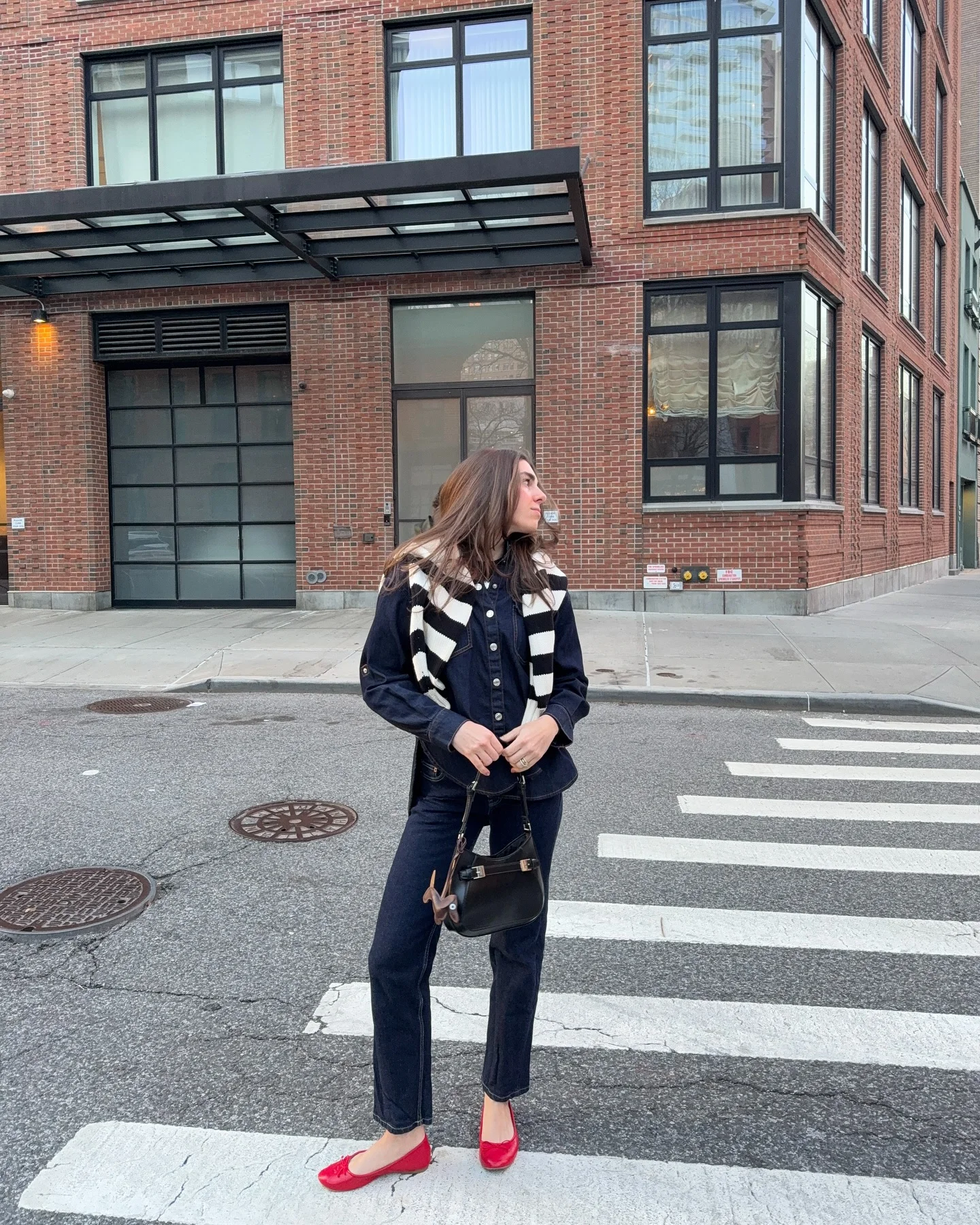 fall street style nyc outfits 2026 Dark Denim Set Styled With Bold Red Ballet Flats