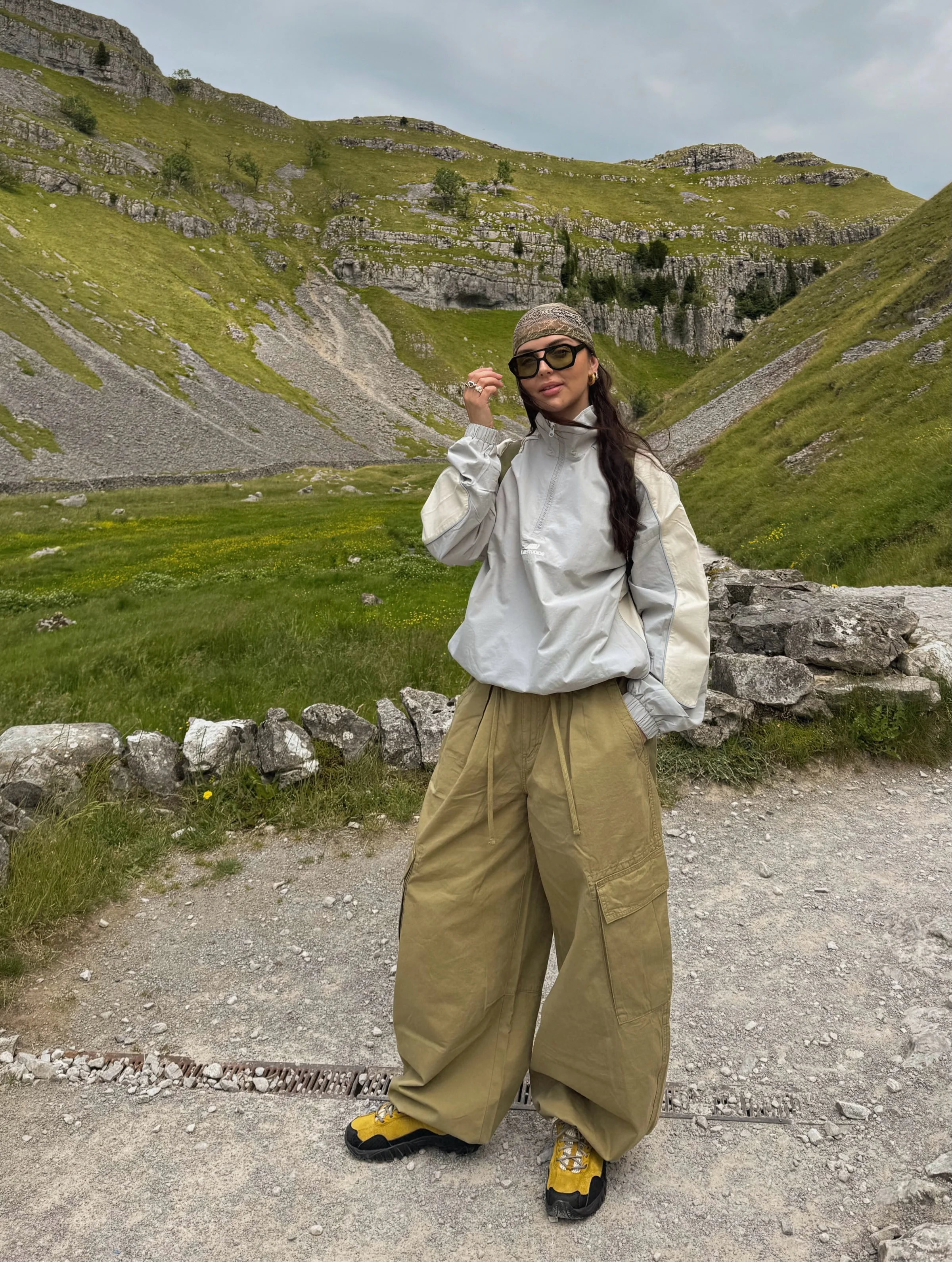 fall travel outfits for women 2026 Relaxed Cargo Pants And Windbreaker For Active Days