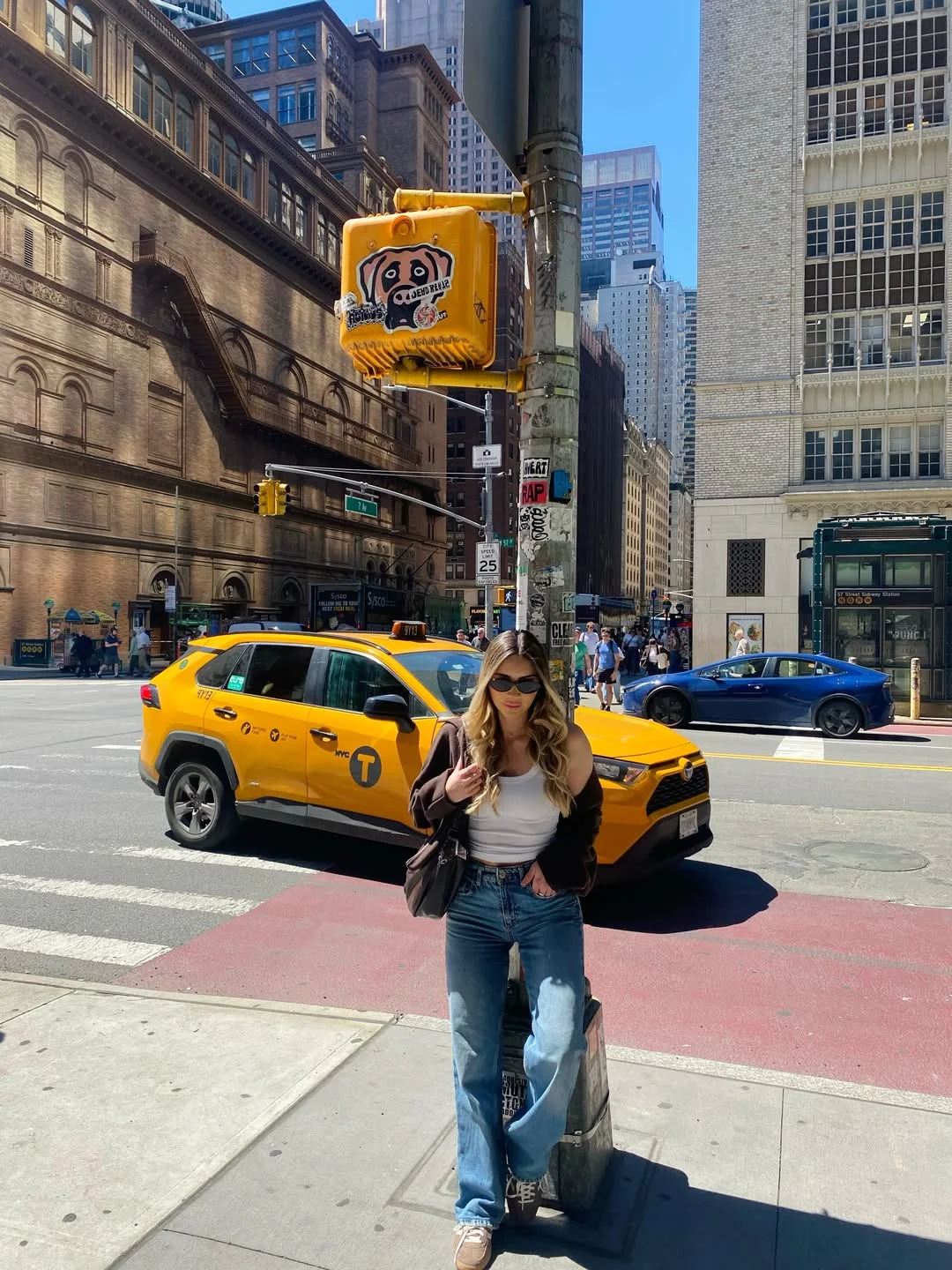 fall street style nyc outfits 2026 Relaxed Denim And Minimal Layers For Everyday Manhattan