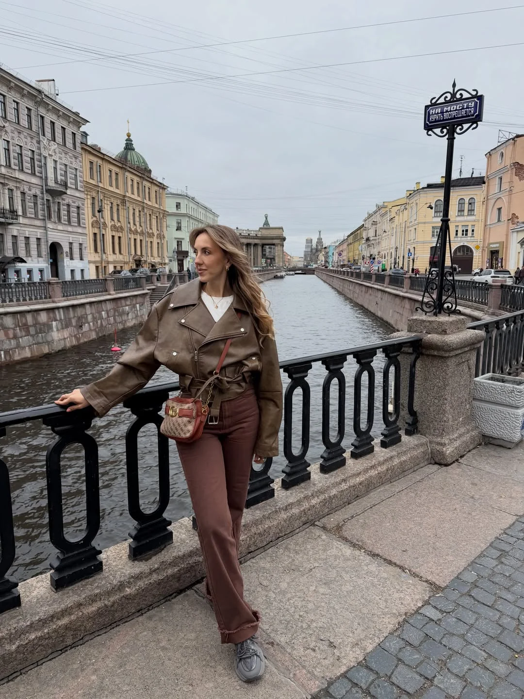fall travel outfits for women 2026 Chocolate Leather Layers For Sophisticated Canal Walks