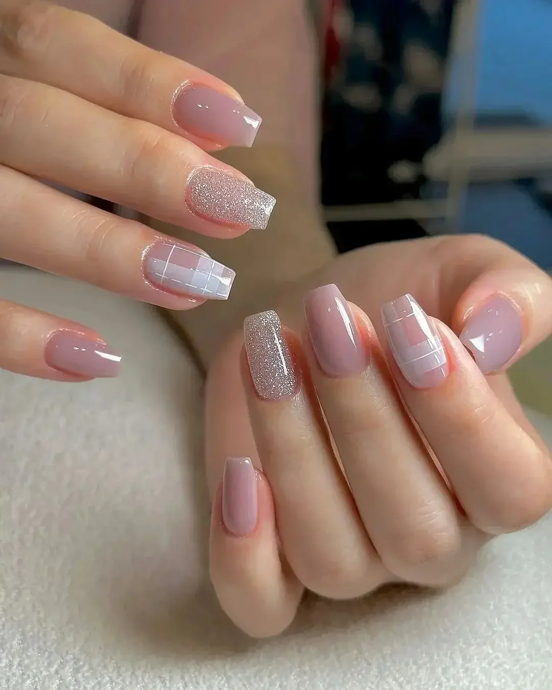 fall acrylic nails 2026 Soft Mauve Plaid Acrylic Nails For Cozy Fall Days