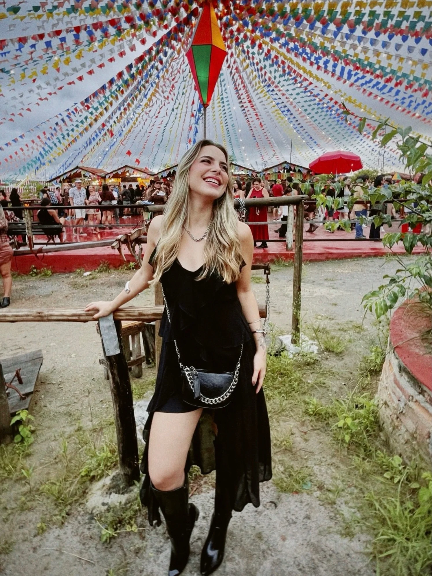 fall festival outfits for women 2026 Flowing Black Layers With Western Boots