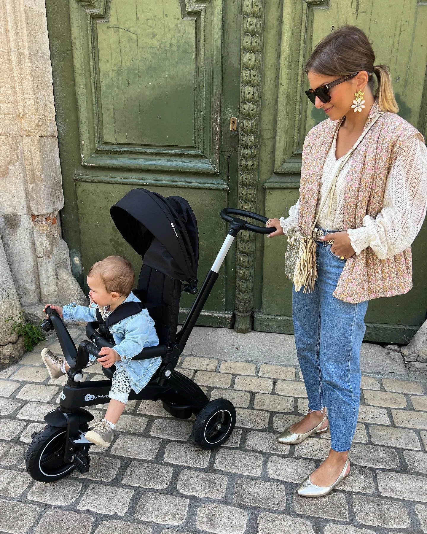 comfy mom outfits fall aesthetic 2026 Soft Florals Meet Relaxed Denim For Everyday Charm