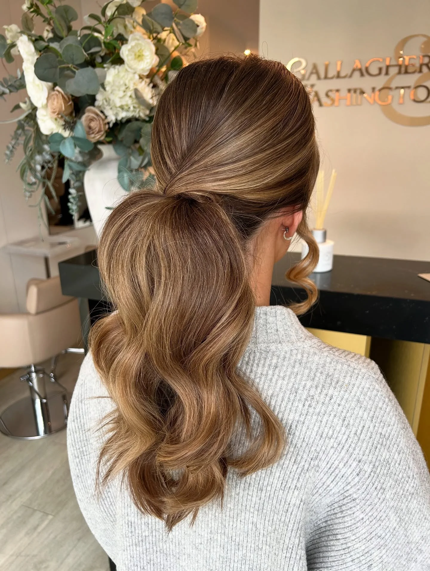 september hairstyles ideas 2026 Voluminous Low Ponytail With Dimensional Fall Color