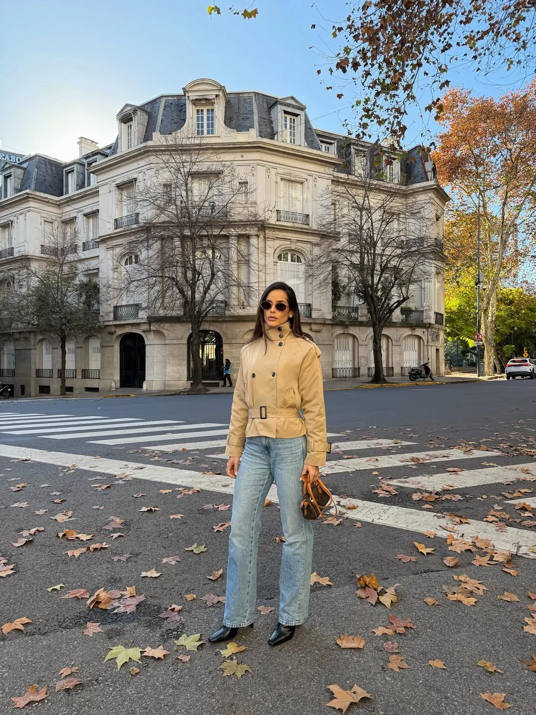 simple casual fall outfits 2026 Classic Beige Jacket With Light Denim And An Elegant Finish