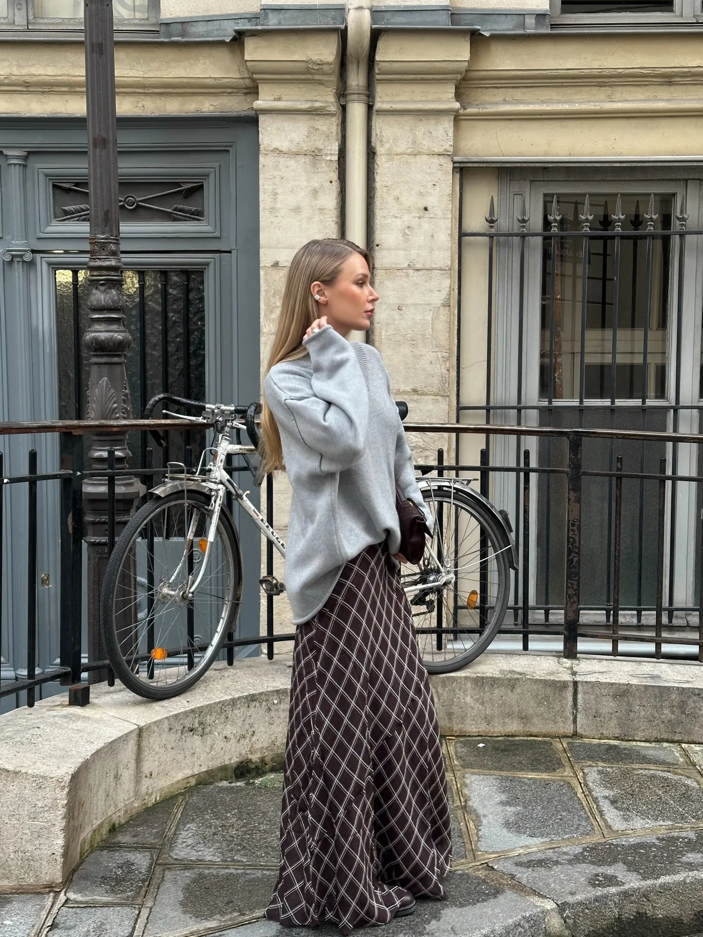 womens modest fall outfits 2026 Oversized Gray Sweater With Plaid Maxi Skirt