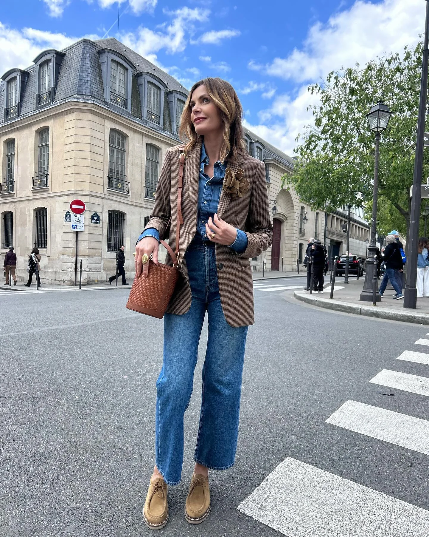 must have fall outfits 2026 Parisian Denim Layering With A Tailored Blazer