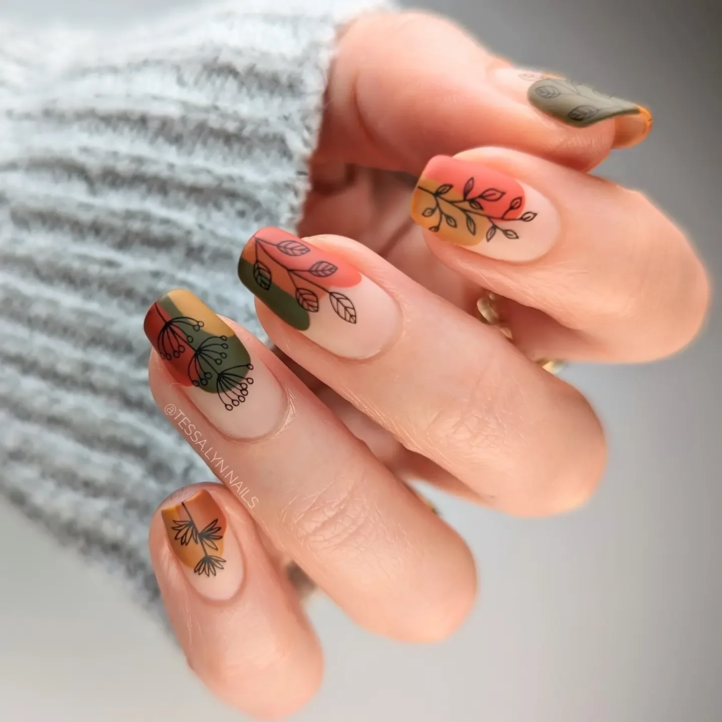 september nail art ideas 2026 Minimalist Autumn Color Block Leaves