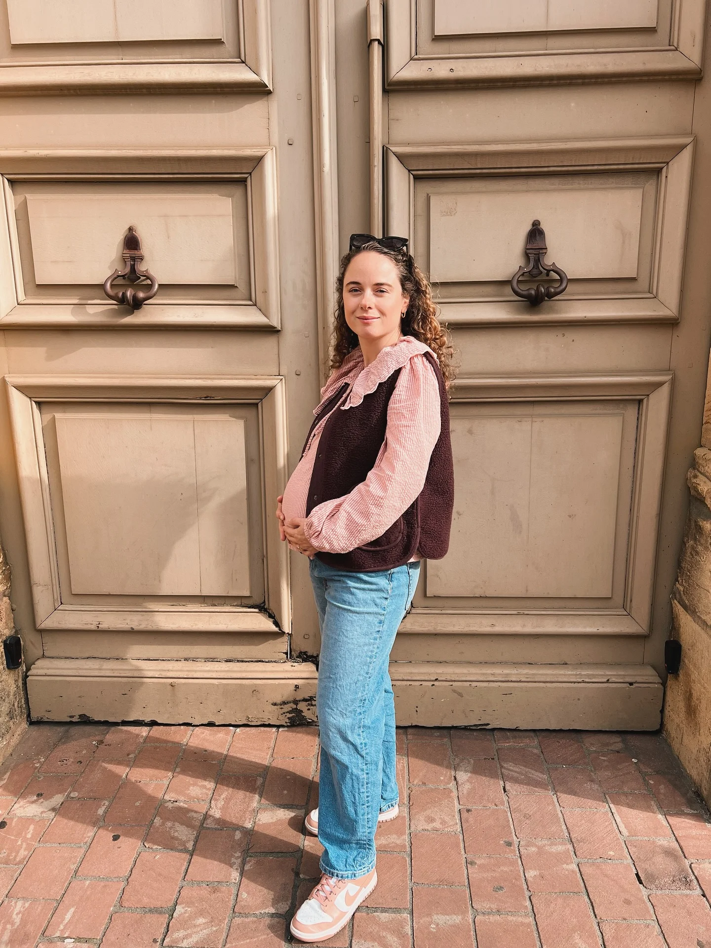comfy pregnancy outfits for fall 2026 Soft Pink Blouse And Relaxed Jeans For Everyday Charm