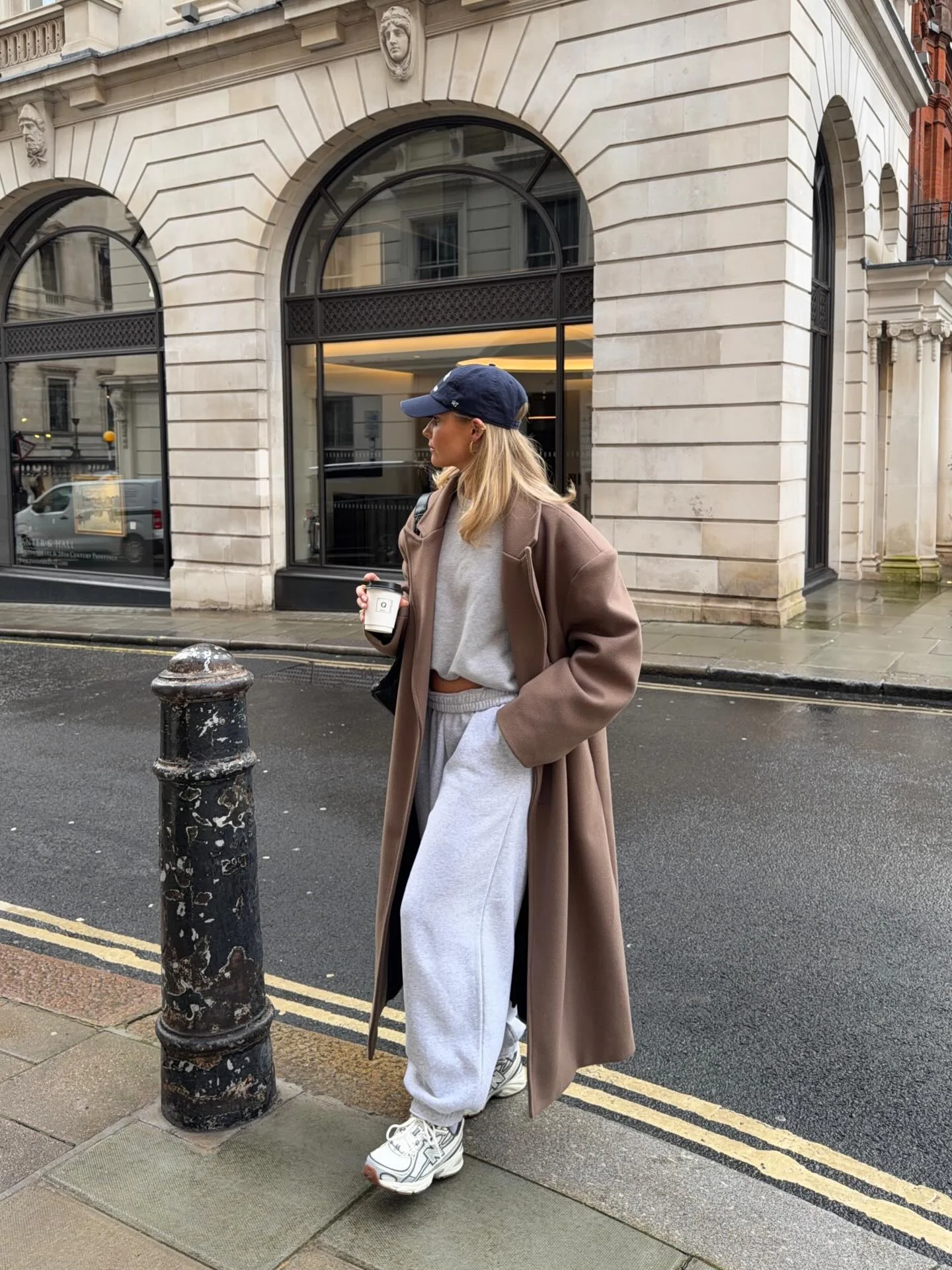 cute comfy fall outfits 2026 Oversized Coat And Sweatpants For Modern City Comfort