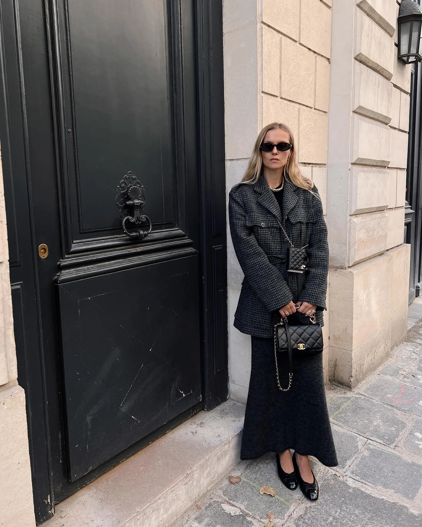 womens modest fall outfits 2026 Dark Monochrome Layers That Feel Quietly Luxurious