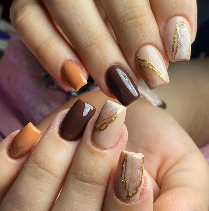 fall acrylic nails 2026 Warm Marble And Gold Vein Autumn Nails