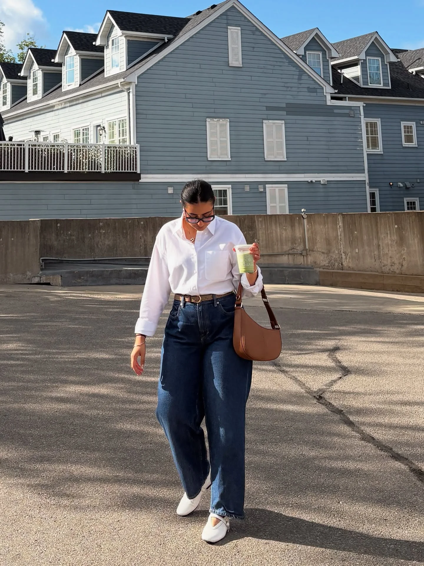 midsize fall fashion outfits 2026 Classic White Shirt And Relaxed Denim For Everyday Style