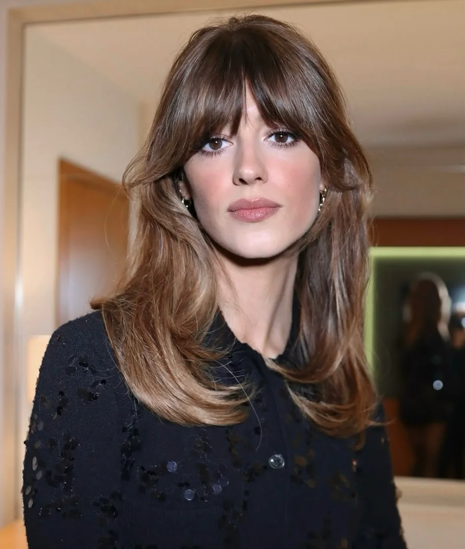 september hairstyles ideas 2026 Soft Butterfly Layers With Curtain Bangs