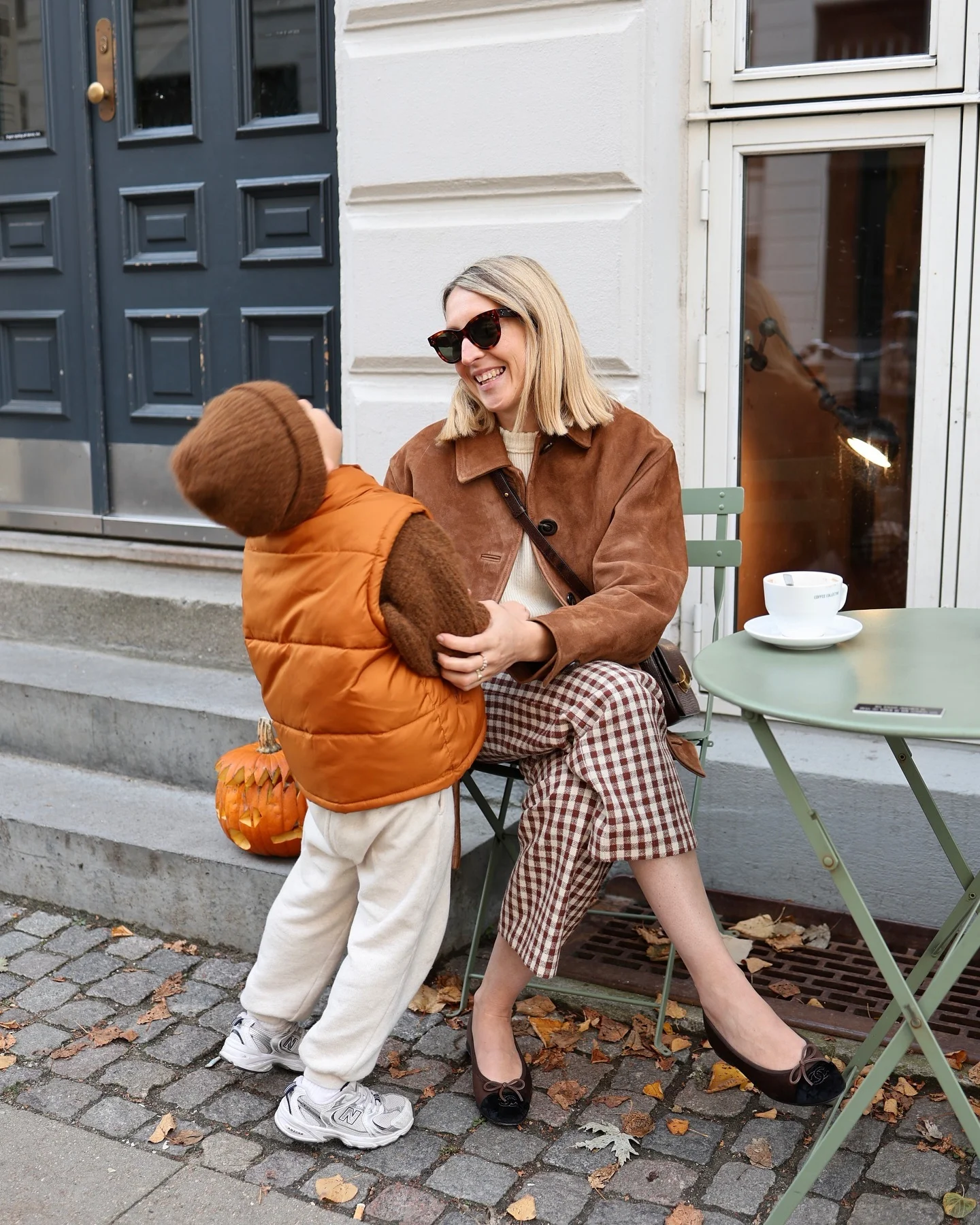 comfy mom outfits fall aesthetic 2026 Warm Cinnamon Tones For Cozy Café Days