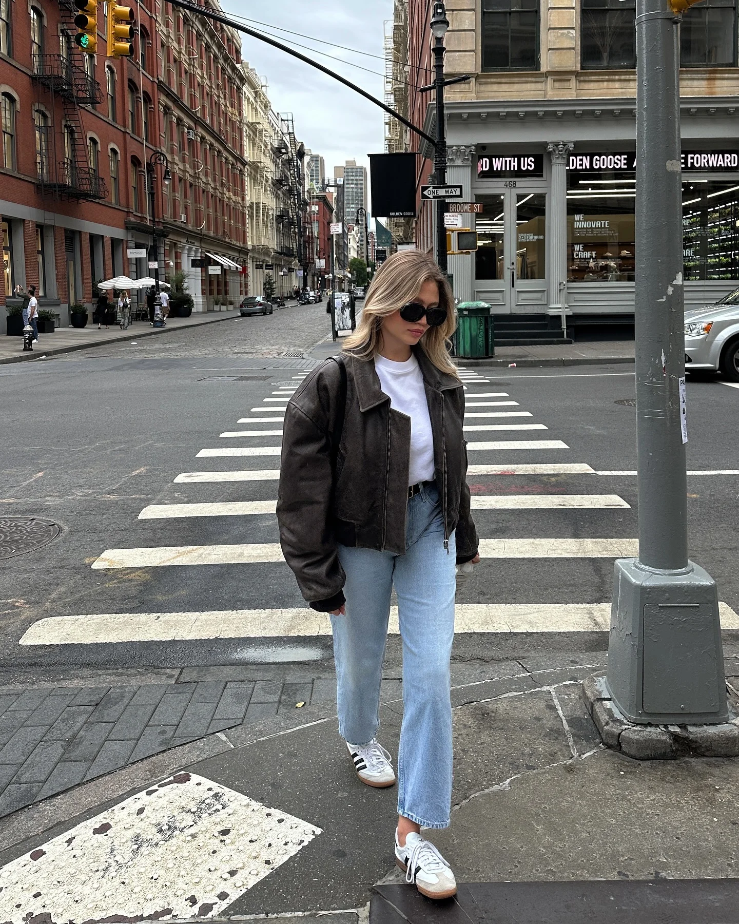 simple casual fall outfits 2026 Classic Leather Jacket With Straight Jeans And Sneakers