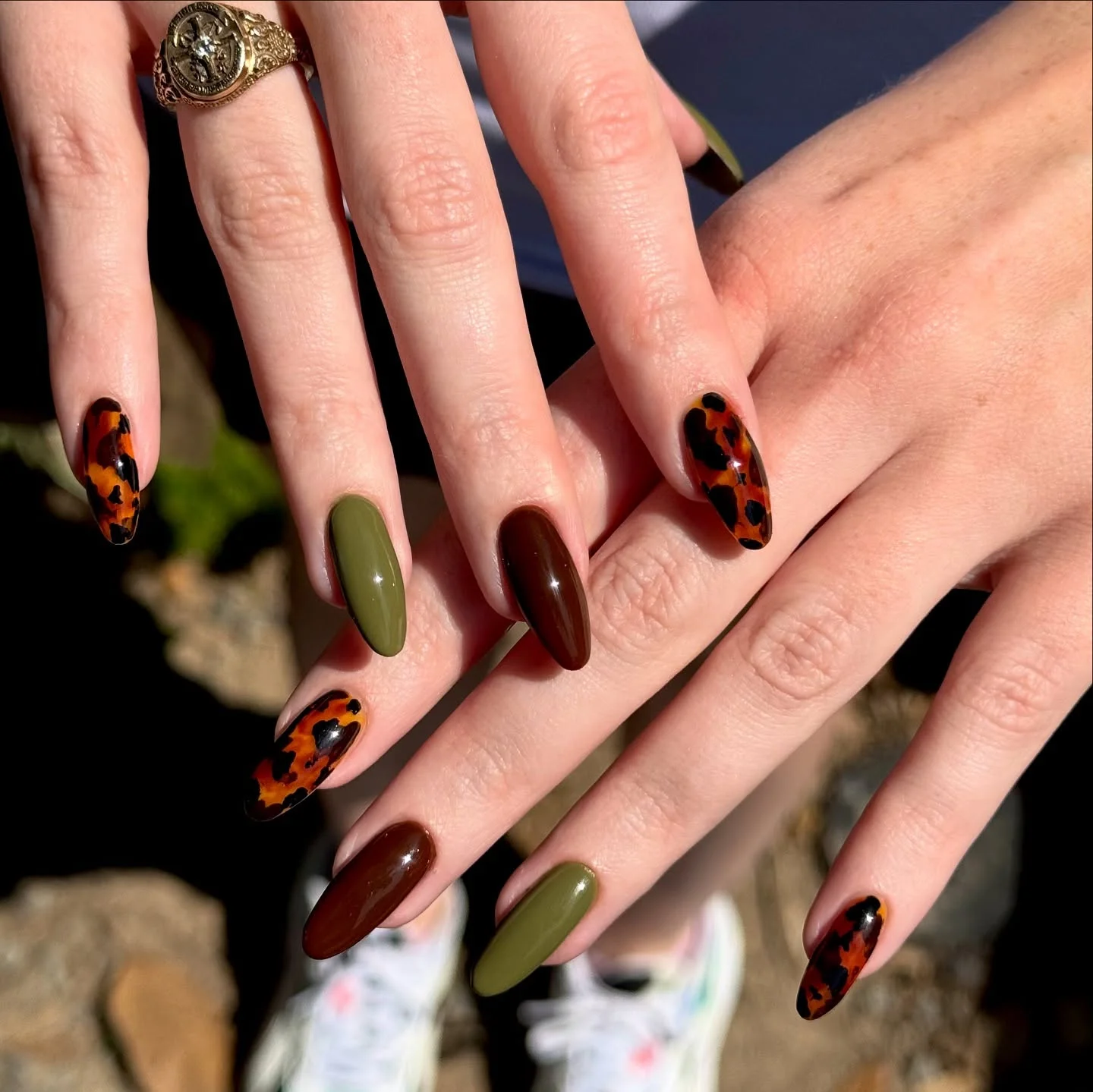 fall nail for all plates skin 2026 Olive And Tortoiseshell Nails With Modern Edge