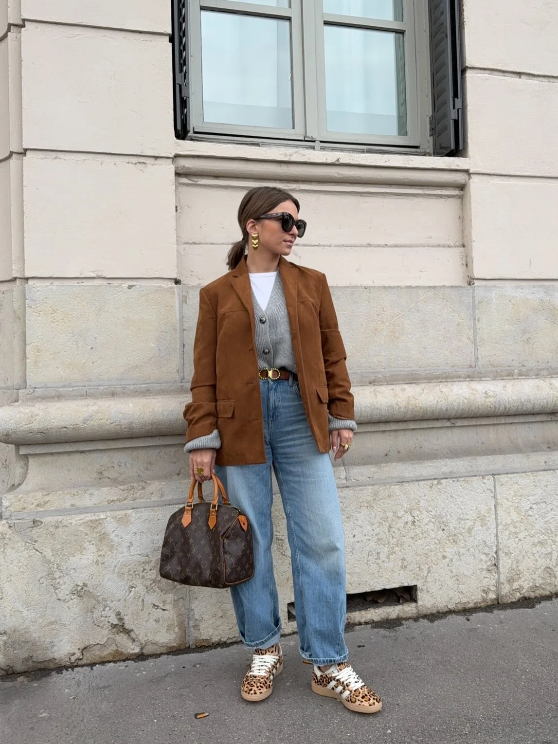simple casual fall outfits 2026 Warm Brown Blazer With Relaxed Denim And Cozy Knit Layers
