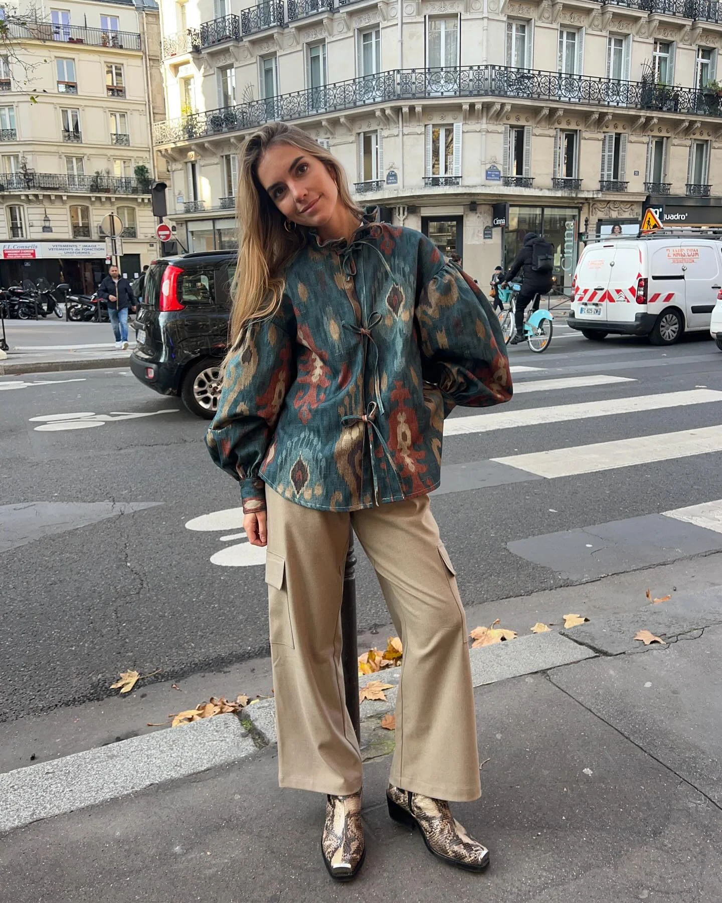 september fashion trends 2026 Artistic Printed Jacket With Relaxed Neutral Layers