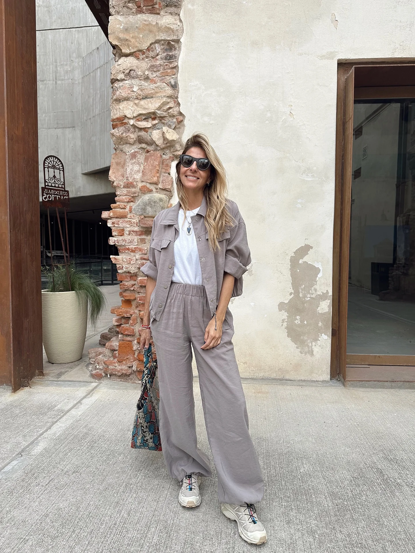 early fall outfits late summer Relaxed Linen Set With Modern Sneakers