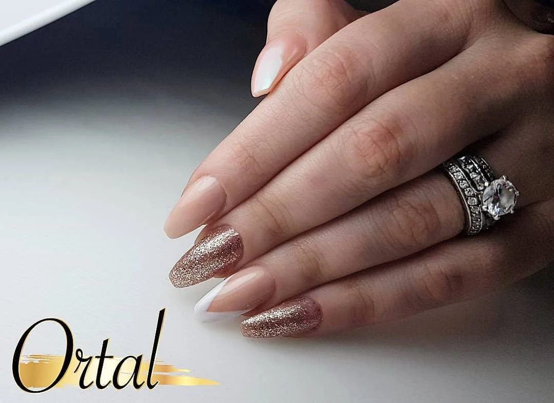 fall acrylic nails 2026 Champagne Glitter With Modern French Contrast
