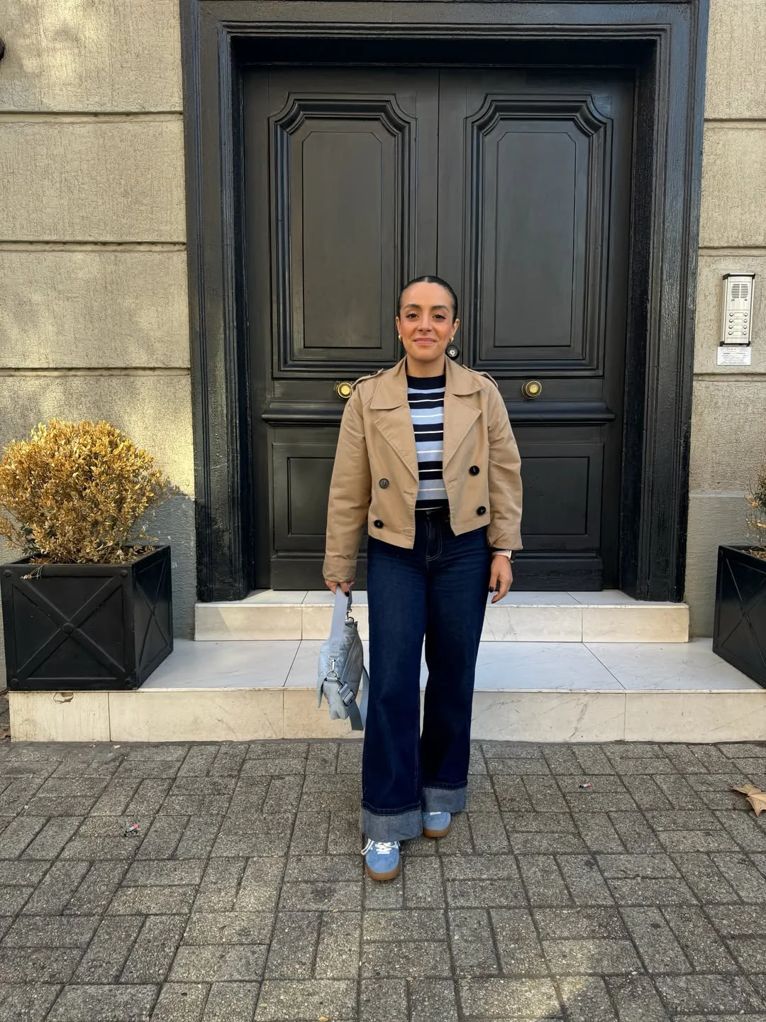 simple casual fall outfits 2026 Cropped Trench Jacket With Wide Leg Denim