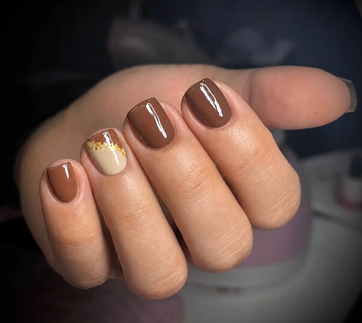 fall nail colors for short nails for tan skin Warm Mocha Short Nails With A Touch Of Gold