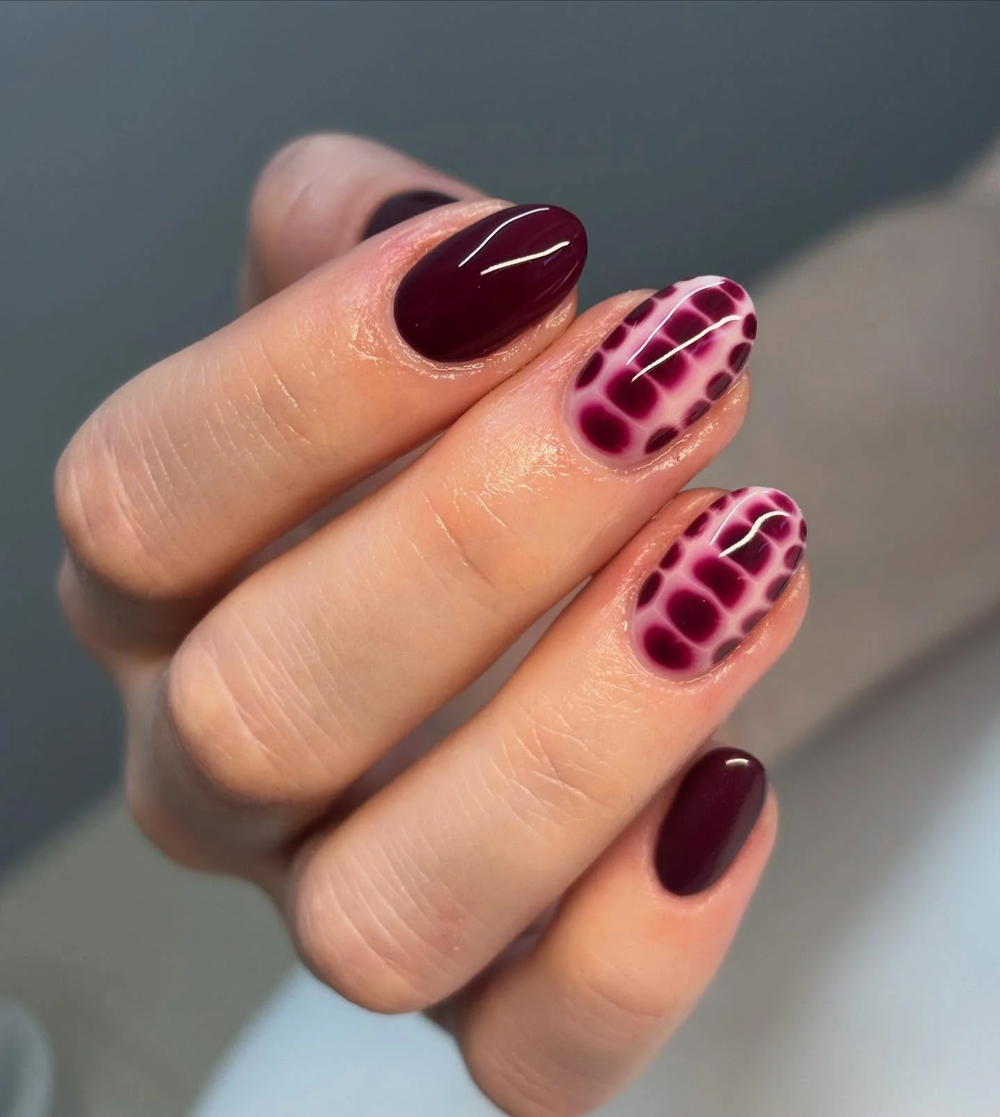 fall burgundy nails with design Soft Burgundy Tortoiseshell Nails With A Glossy Finish