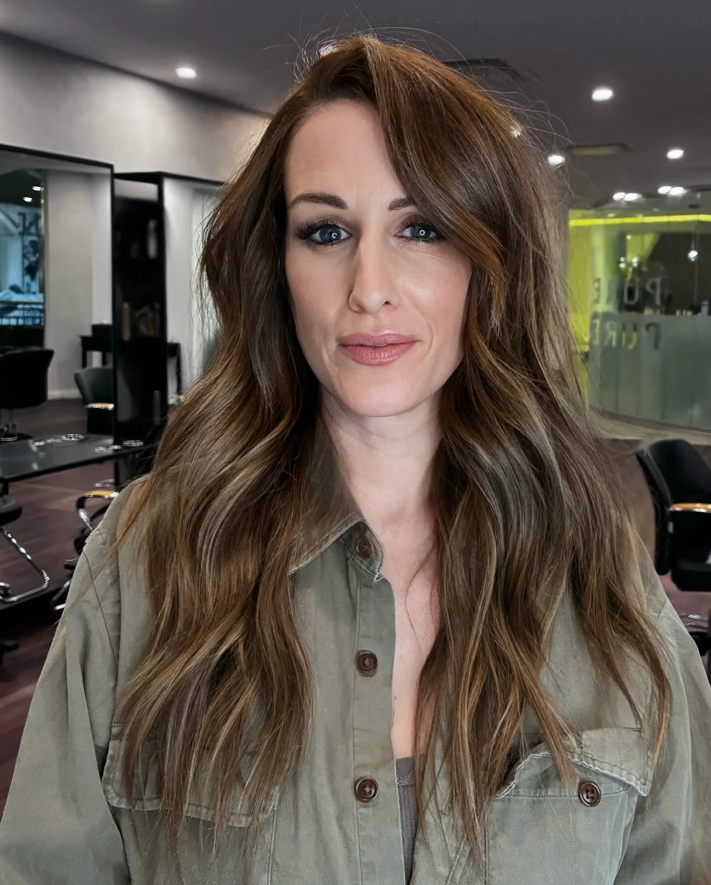 fall brown hair color ideas 2026 Dimensional Mocha Brunette With Natural Face-Framing Glow