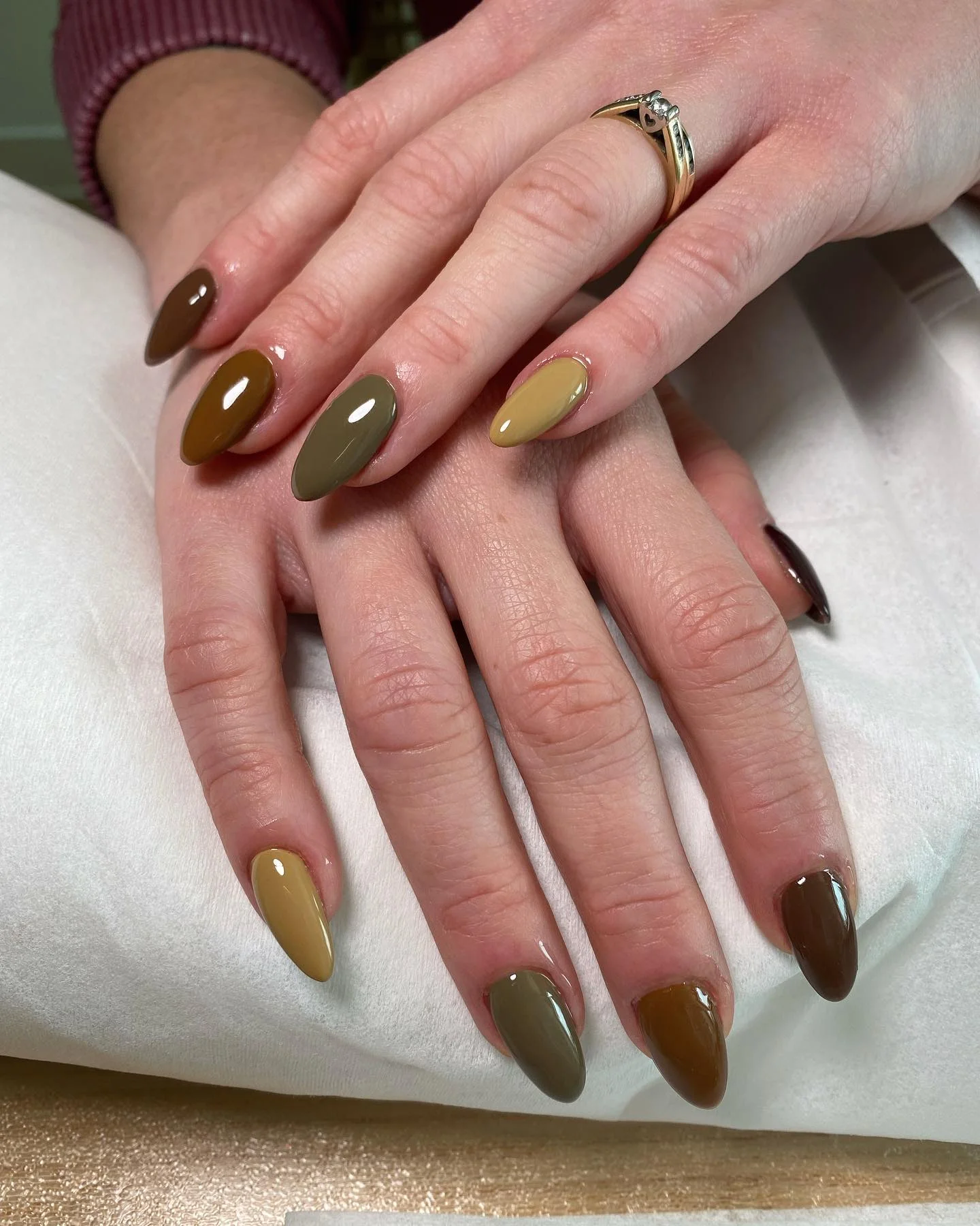 fall manicure colors 2026 Multicolor Earth Tones For A Sophisticated Fall Mix