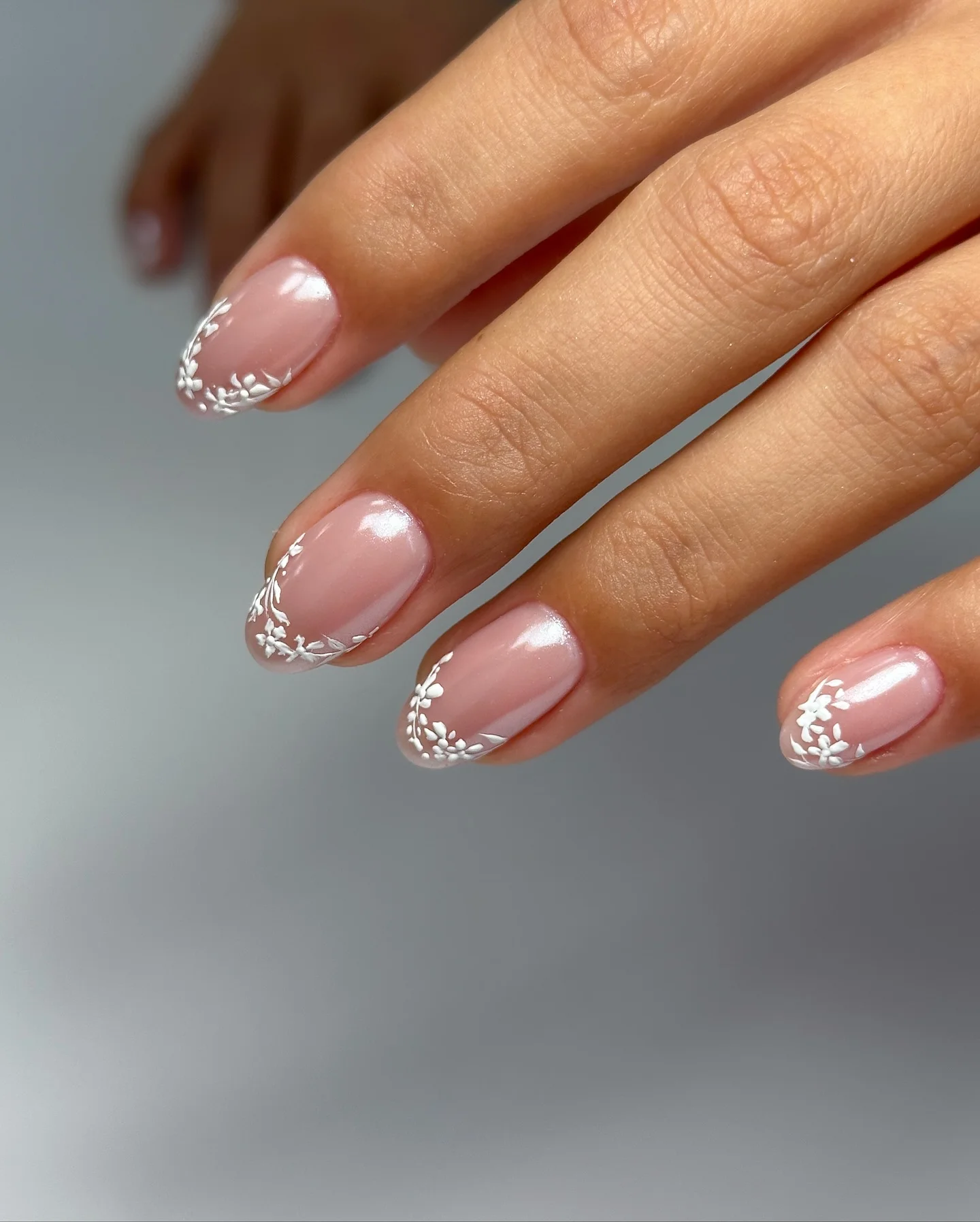 fall wedding nails 2026 Pearl Pink Short Nails With Tiny Floral Borders