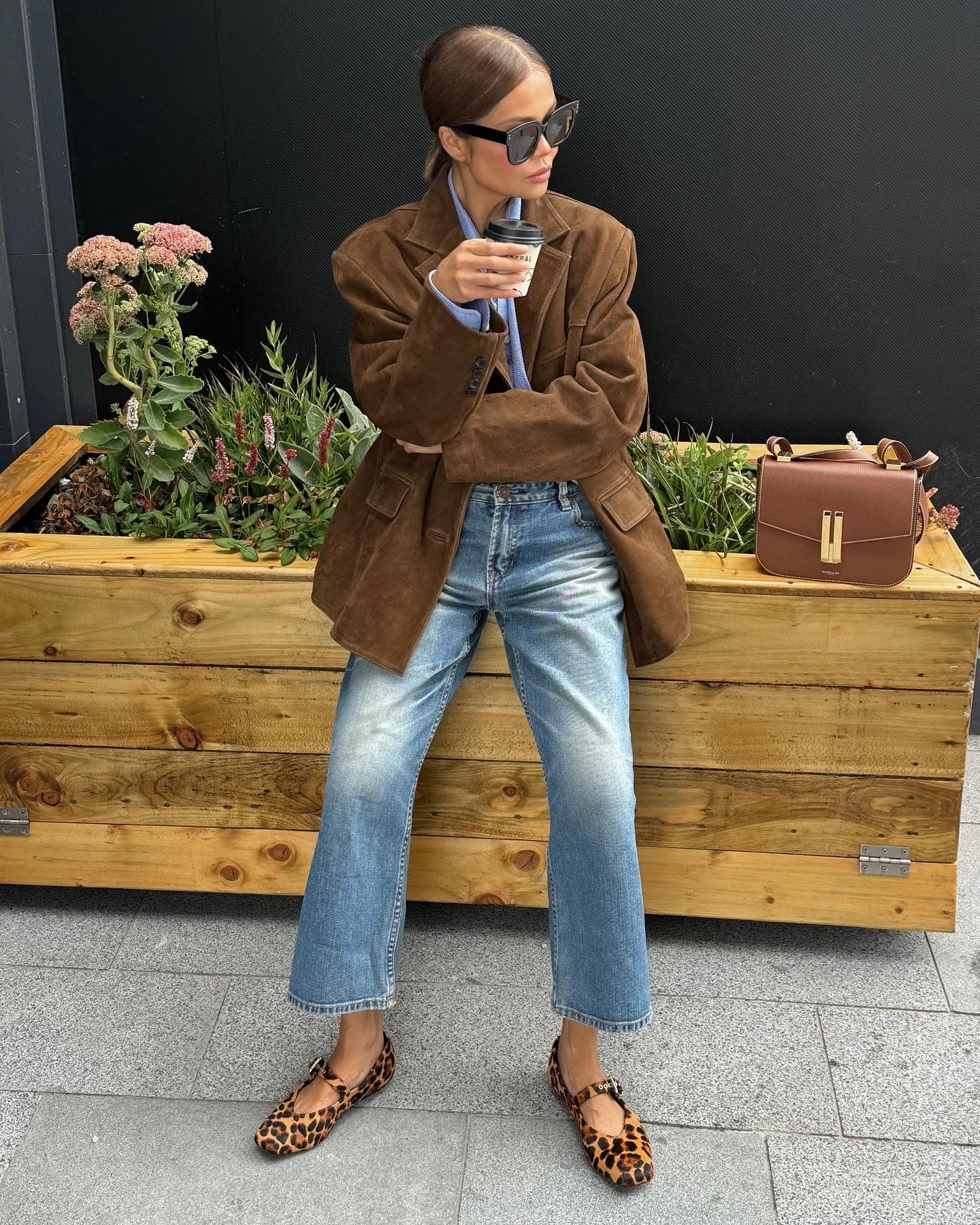 september fashion outfits Suede Blazer With Straight Jeans And Leopard Flats