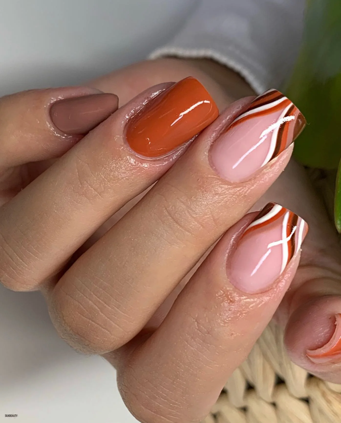fall mid length nails 2026 Abstract Cinnamon Waves For A Modern Autumn Look