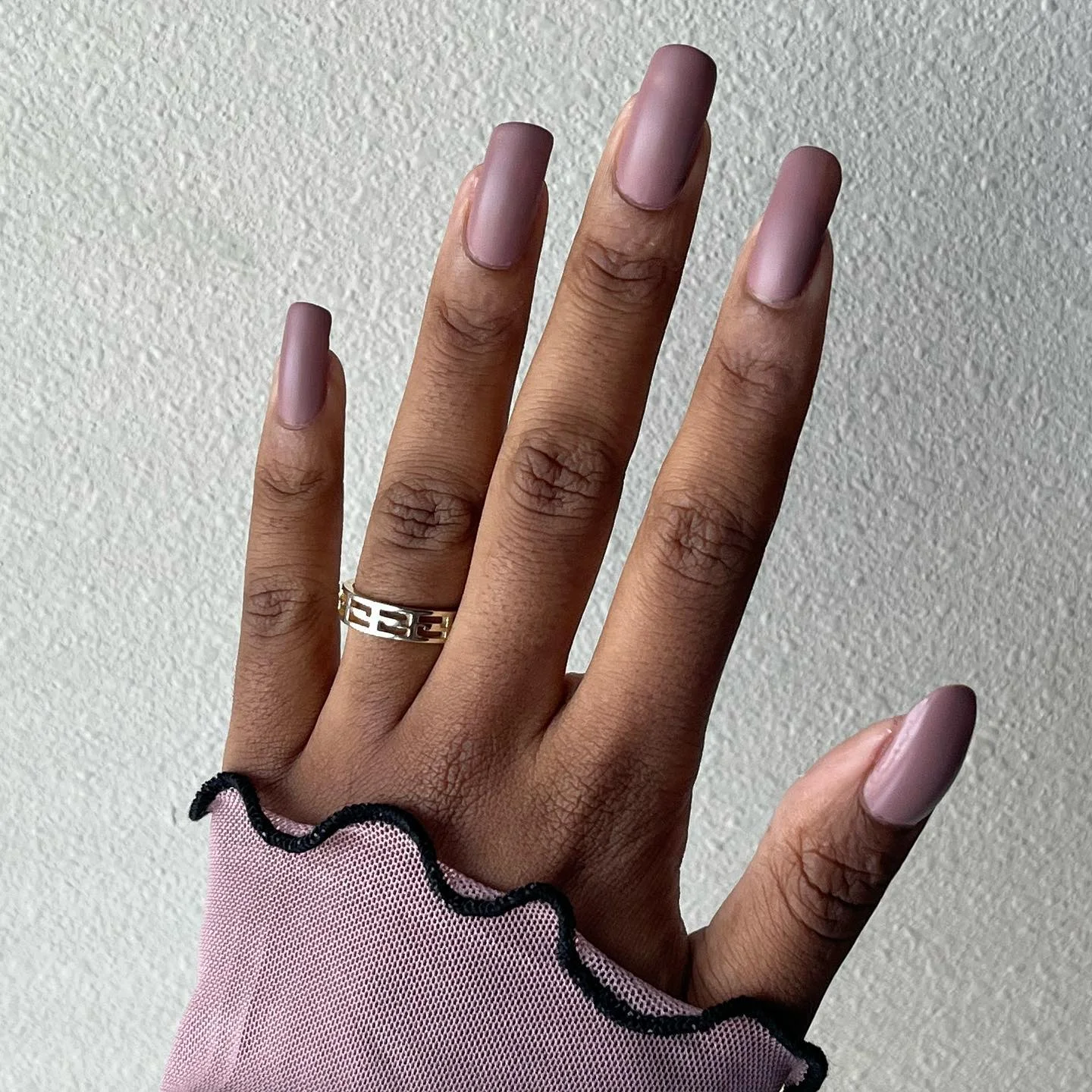 fall nails colors for dark skin Soft Mauve For An Effortless Autumn Mood