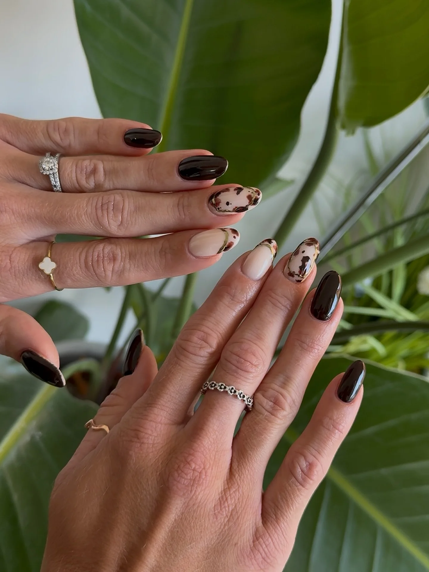 fall nails for medium skin tone Espresso Brown And Tortoiseshell Almond Nails