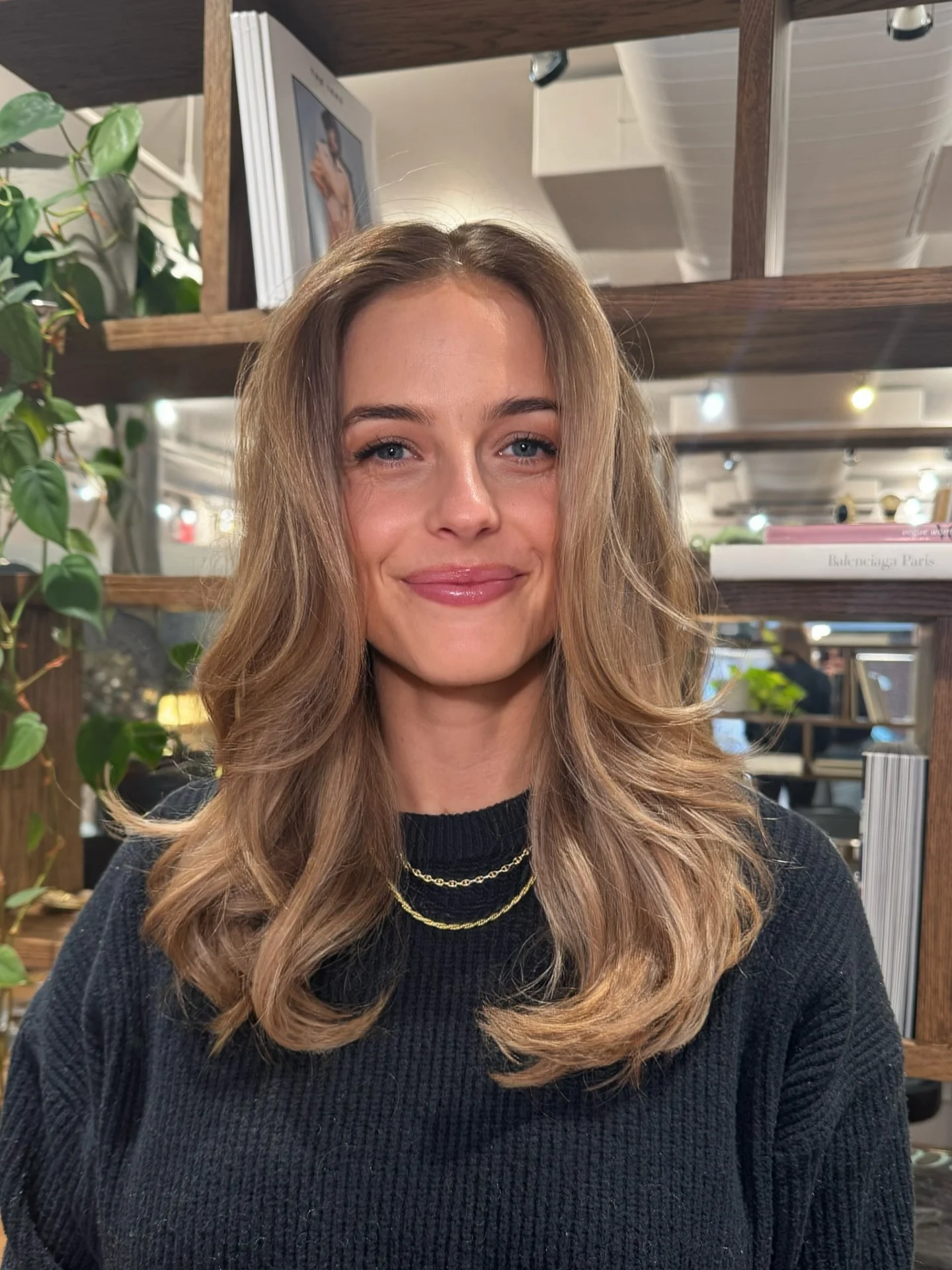 september hair color trends 2026 Golden Beige Bronde With Bouncy Layered Ends