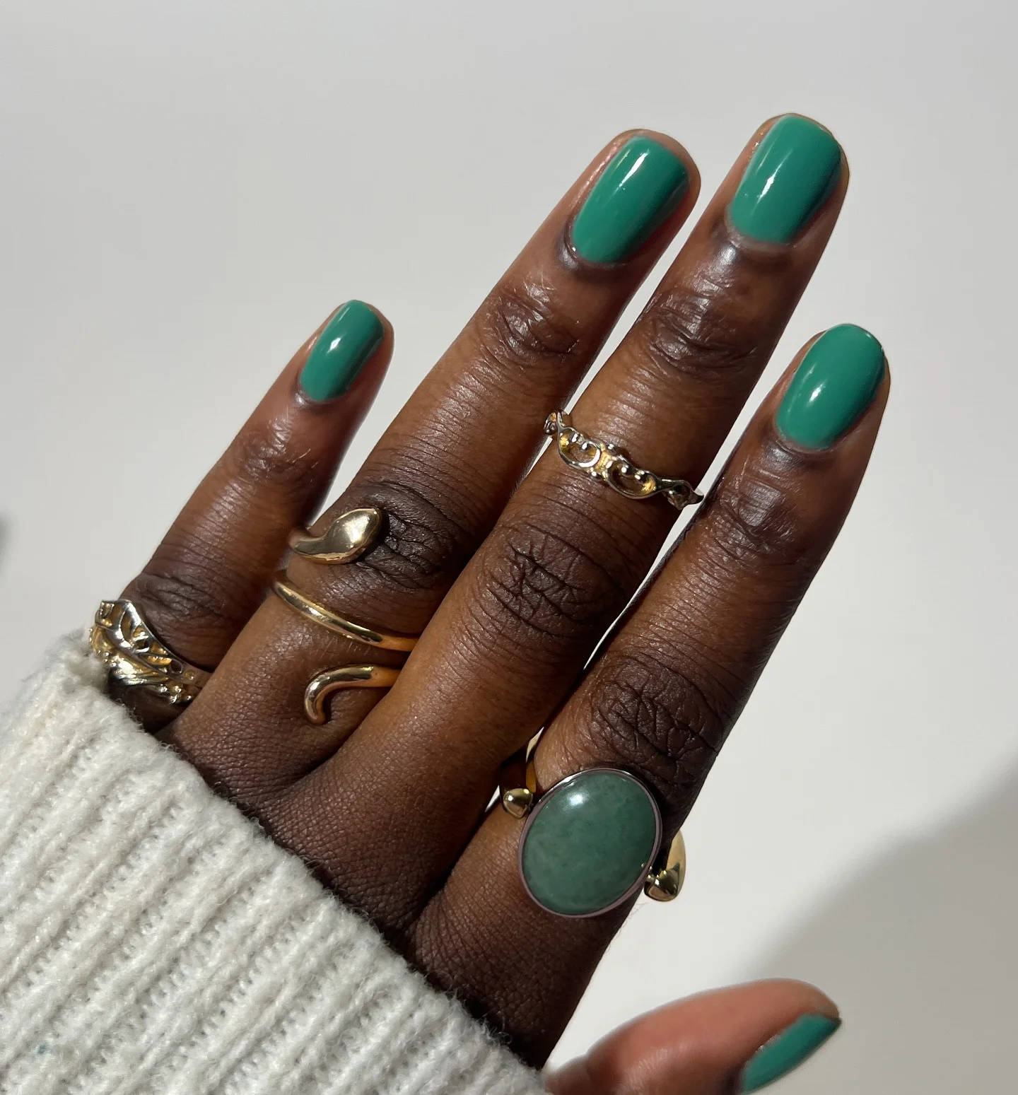 fall nails colors for dark skin Jewel-Toned Emerald With Golden Details