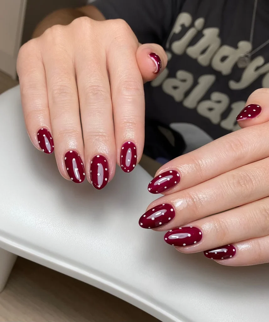 21 Fall Nails For Fair Skin Tones: 2026 Ideas, Colors & Designs