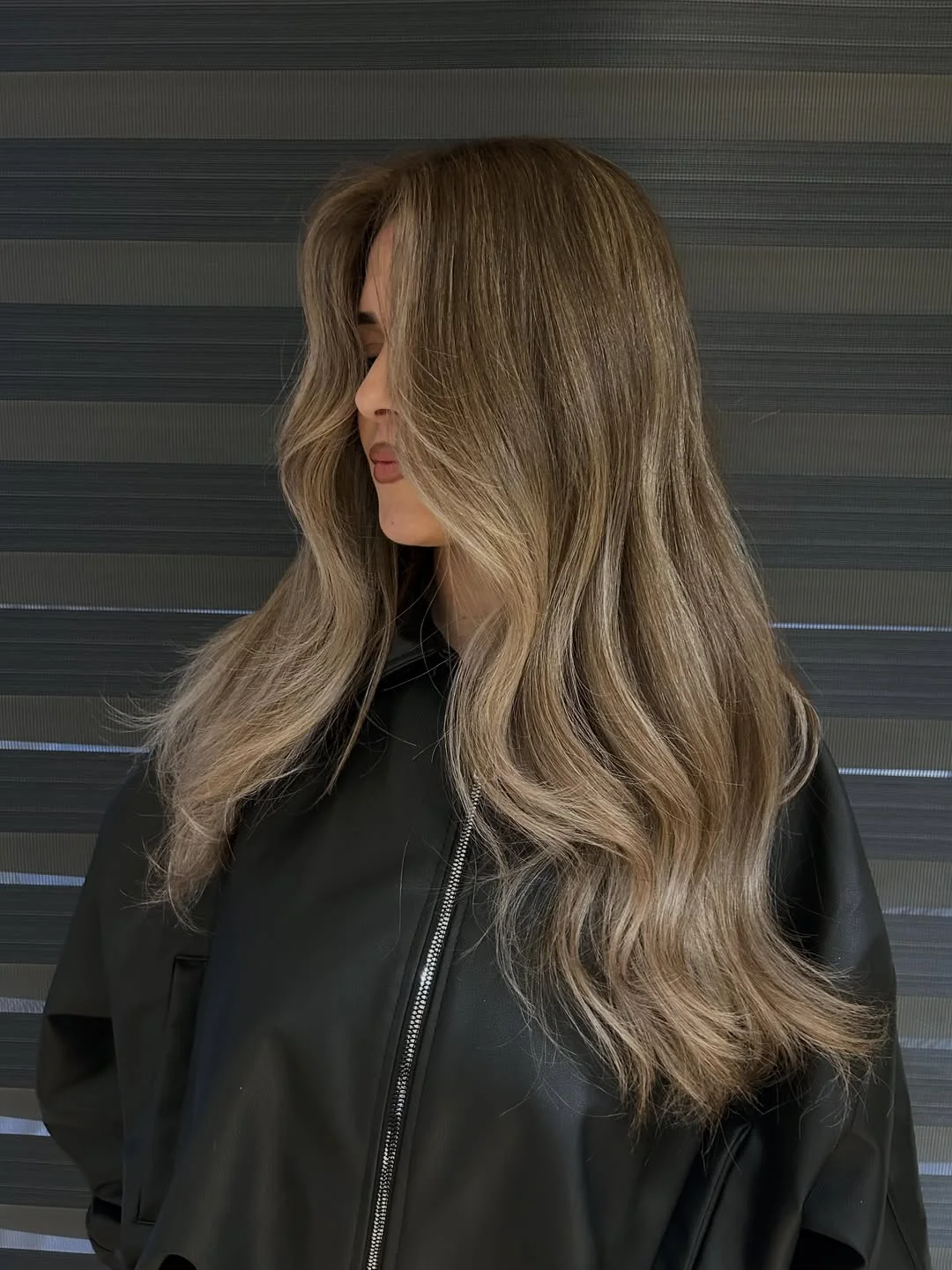 september hair color trends 2026 Smoky Mushroom Bronde With Long S-Waves